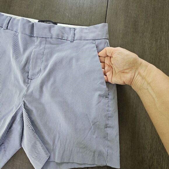 Banana Republic Size 4 Blue & White Seersucker Shorts 5" Inseam Coastal Preppy - Picture 7 of 9